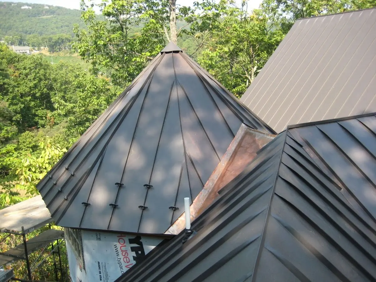 Professional Gutter Cleaning by Craftsman Roofing in Holtville